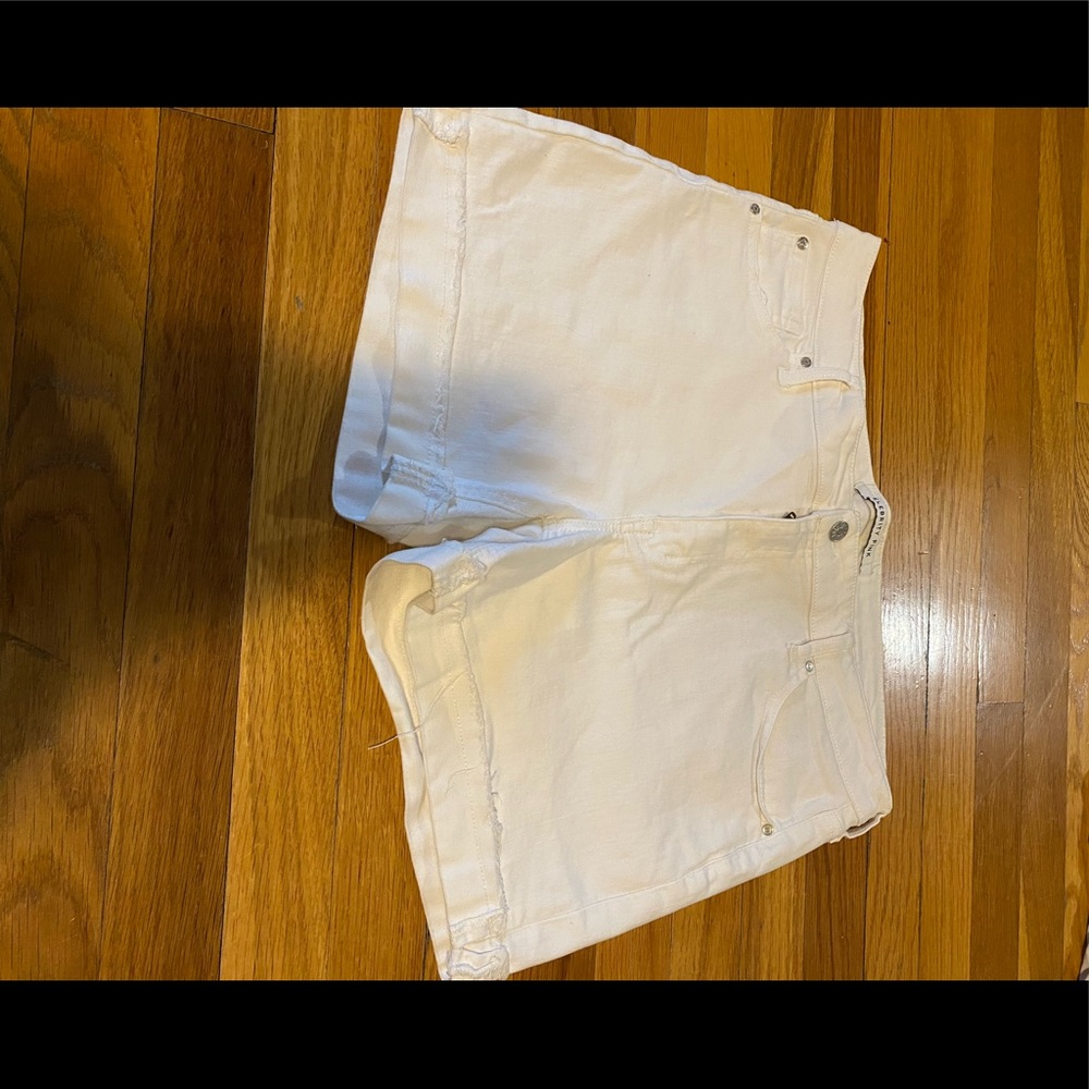 Celebrity Pink Women’s white jean shorts size 15/32